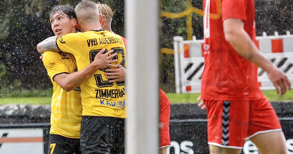 Doppelte Unterstützung für den VfB Vater Sören Voigt hilft neben dem